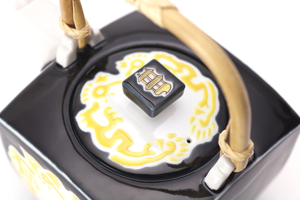 角急須(大) 黒釉黄彩龍文“TEA字”