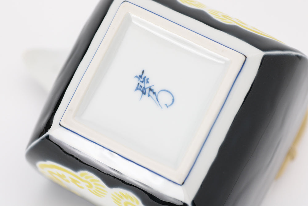 角急須(大) 黒釉黄彩龍文“TEA字”