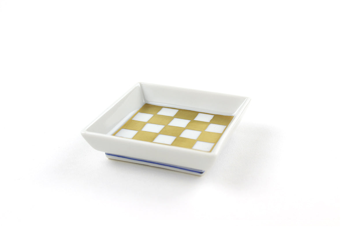 角小皿 金彩市松 – 上出長右衛門窯オンラインショップ