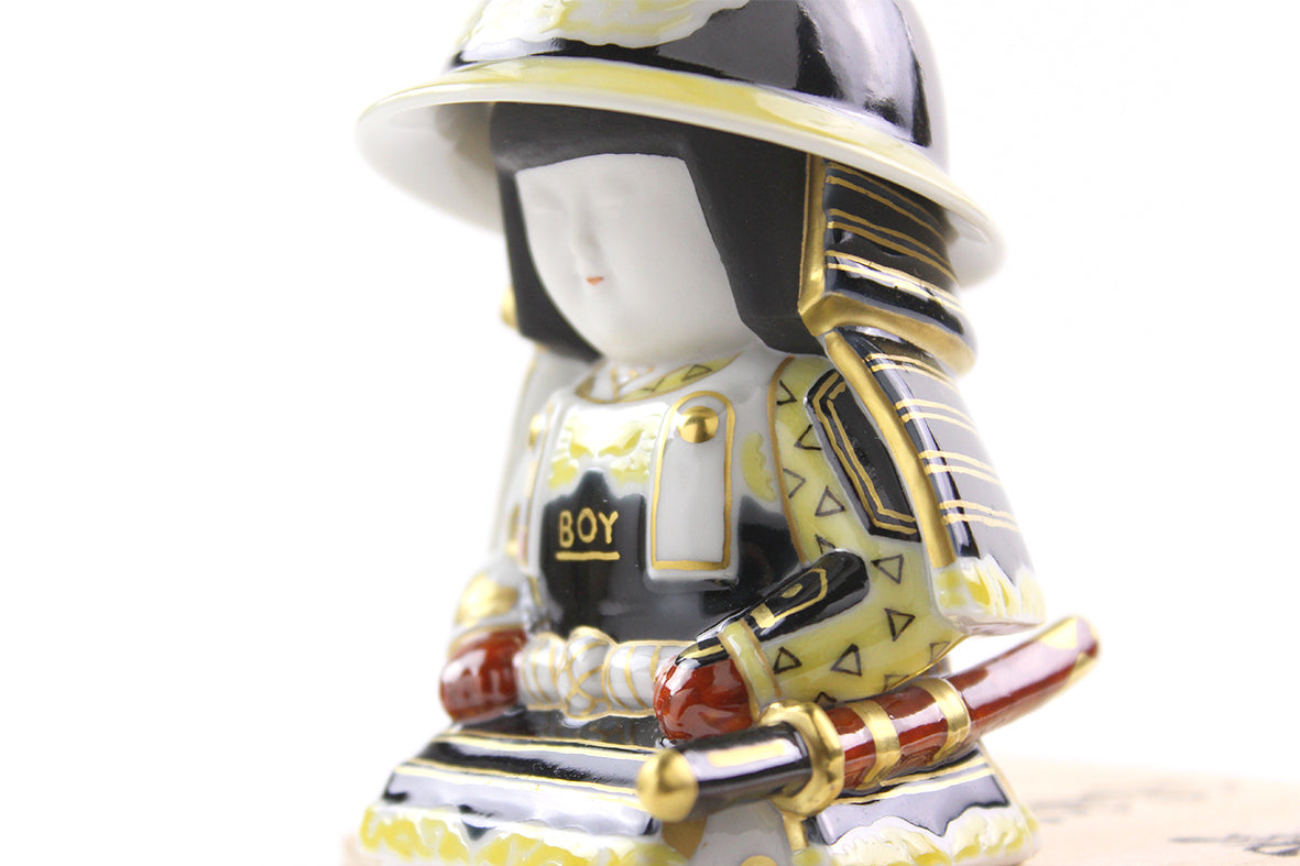 お茶碗武者 黒釉黄彩龍文